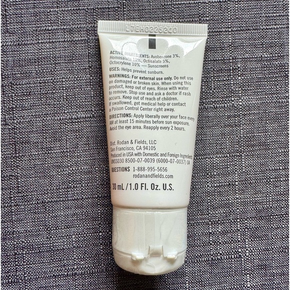 Rodan & Fields Unblemish 4 Invisible matte defense broad spectrum spf 30 1 oz - Picture 2 of 2